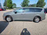 Used 2023 Chrysler Pacifica Touring-L image 6