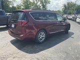 Used 2023 Chrysler Pacifica Limited image 2