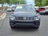 Used 2020 Volkswagen Tiguan SE w/ Panoramic Sunroof Package image 2