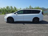 Used 2021 Chrysler Pacifica Touring-L w/ Uconnect Theater Family Group image 2