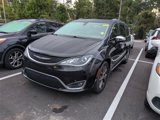 Used 2017 Chrysler Pacifica Limited image 3