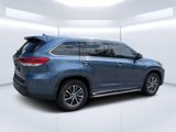 Used 2017 Toyota Highlander XLE image 3