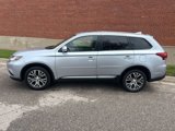 Used 2017 Mitsubishi Outlander SE image 2