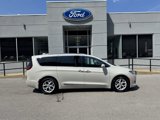 Used 2017 Chrysler Pacifica Touring-L Plus w/ Advanced Safetytec Group image 2