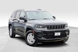 Used 2023 Jeep Grand Cherokee Laredo image 2