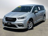 Used 2023 Chrysler Pacifica Touring-L image 3