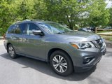 Used 2020 Nissan Pathfinder S image 2