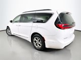 Used 2022 Chrysler Pacifica Limited image 5