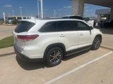 Used 2019 Toyota Highlander XLE image 3