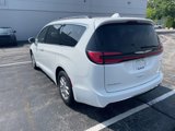 Used 2022 Chrysler Pacifica Touring-L image 5