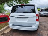 Used 2015 Chrysler Town & Country Touring image 4