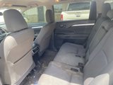 Used 2017 Toyota Highlander LE image 4