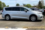 Used 2023 Chrysler Pacifica Touring-L image 2