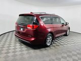 Used 2017 Chrysler Pacifica Limited image 4