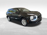 Used 2023 Mitsubishi Outlander ES image 2