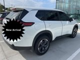 Used 2024 Nissan Rogue SV image 2