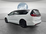 Used 2022 Chrysler Pacifica Touring-L w/ Uconnect Theater Family Group image 6