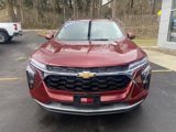Used 2025 Chevrolet Trax LT w/ Sunroof Package image 2