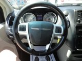 Used 2014 Chrysler Town & Country Touring image 5