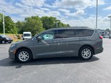 Used 2022 Chrysler Pacifica Touring-L image 4