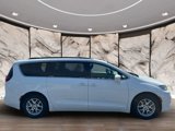 Used 2022 Chrysler Pacifica Touring-L image 6