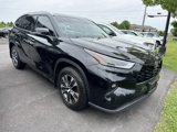 Used 2022 Toyota Highlander XLE image 2