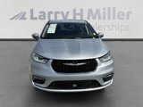 Used 2023 Chrysler Pacifica Touring-L image 3