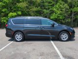 Used 2022 Chrysler Pacifica Touring-L image 3