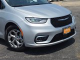 Certified 2022 Chrysler Pacifica Limited image 2