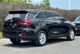 Used 2020 Kia Sorento LX image 4