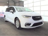 Used 2023 Chrysler Pacifica Touring-L image 4