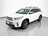 Used 2019 Toyota Highlander XLE image 3