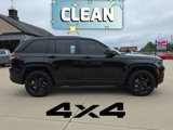 Used 2023 Jeep Grand Cherokee Limited w/ Luxury Tech Group II image 2