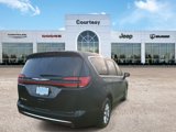 New 2025 Chrysler Pacifica Select image 4