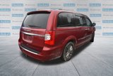 Used 2016 Chrysler Town & Country Touring-L image 3
