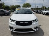 Used 2022 Chrysler Pacifica Touring-L image 3