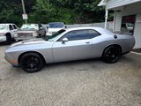 Used 2015 Dodge Challenger SXT image 2
