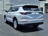 New 2025 Mitsubishi Outlander ES image 4