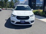 Used 2022 Chrysler Pacifica Touring-L image 2