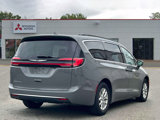 Used 2022 Chrysler Pacifica Touring-L image 5