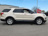 Used 2017 Ford Explorer XLT image 2