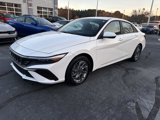 Used 2024 Hyundai Elantra SEL image 3