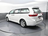 Used 2017 Toyota Sienna L image 5