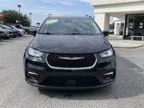 Used 2023 Chrysler Pacifica Touring-L image 3