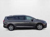 Used 2017 Chrysler Pacifica Touring-L Plus image 4