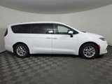 Used 2023 Chrysler Pacifica Touring-L image 5
