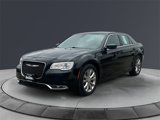 Used 2018 Chrysler 300 Touring L image 2