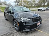 New 2025 Chrysler Pacifica Limited image 4