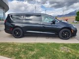 Used 2023 Chrysler Pacifica Touring-L image 4