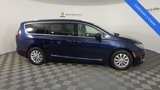 Used 2018 Chrysler Pacifica Touring-L image 2